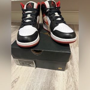 Air Jordan 1 mids